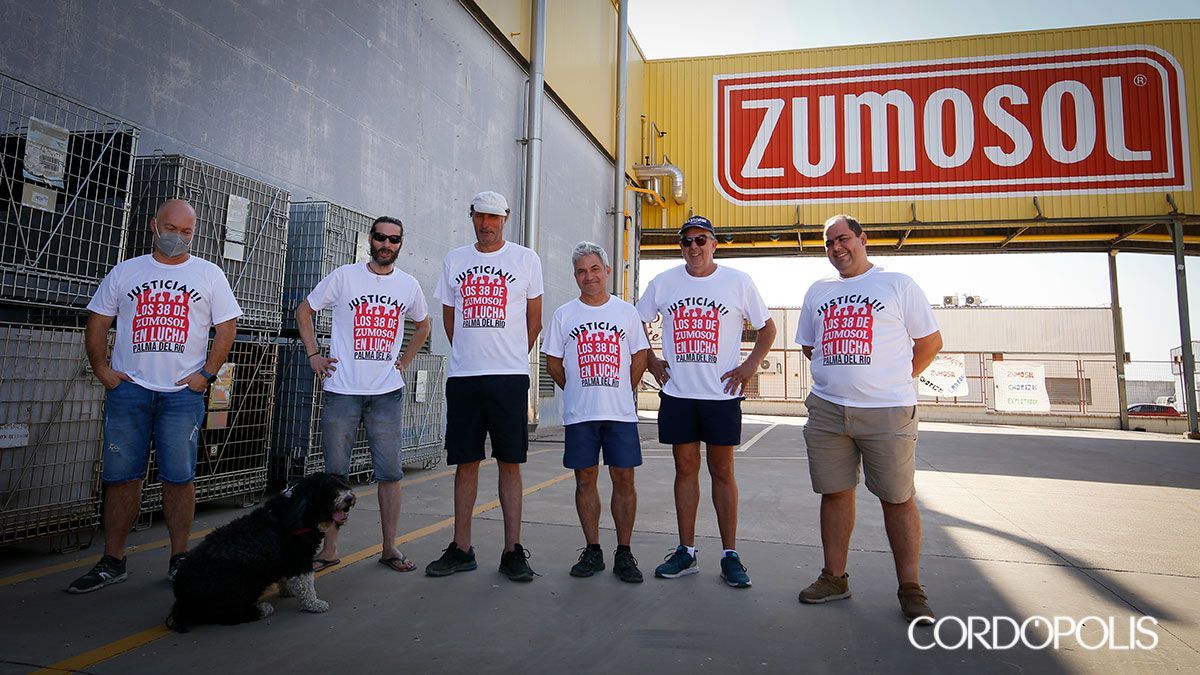 DAS con los trabajadadores de la fabrica de Zumosol de Palma del Río (Córdoba)