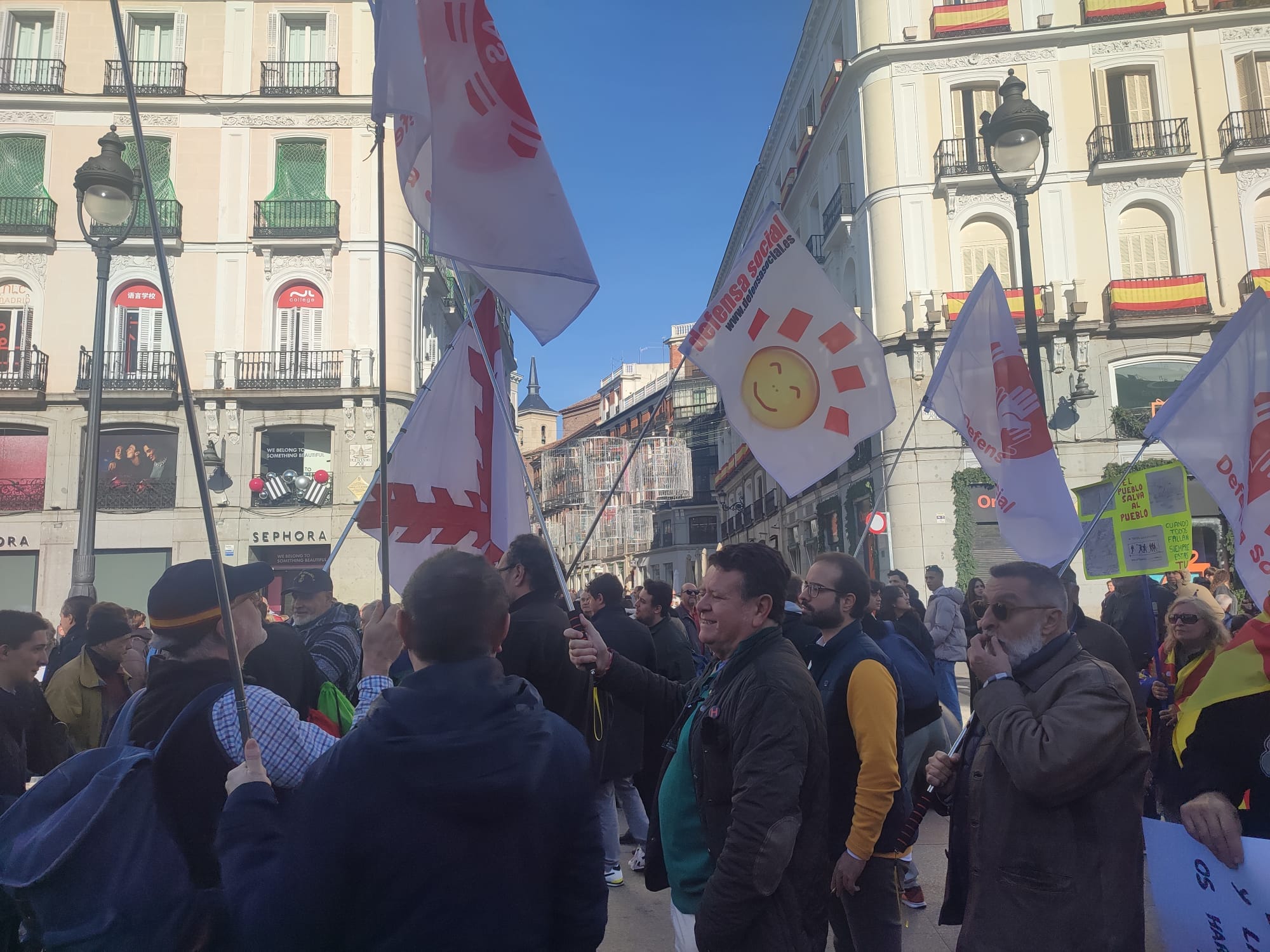 Presencia de Defensa Social en la concentración contra el Régimen del 78 y en apoyo a los afectados por la DANA